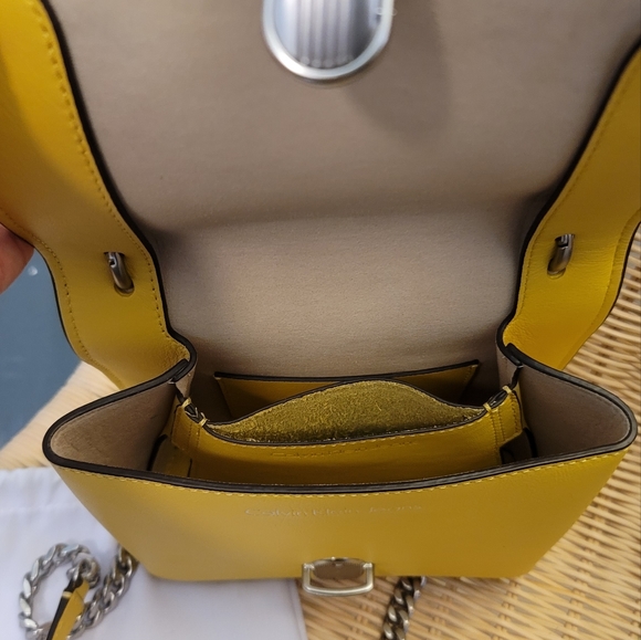 LIKE NEW Calvin Klein leather yellow satchel crossbody handbag w/dustcover - Picture 3 of 10